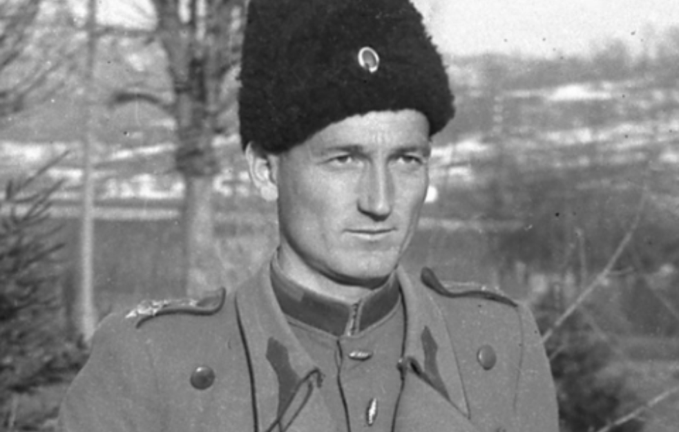 JEDINI ČETNIK KOME SU <span style='color:red;'><b>PARTIZANI</b></span> PODIGLI SPOMENIK: Slavko CVETIĆ sam sebi NAMAKAO OMČU! (FOTO) 